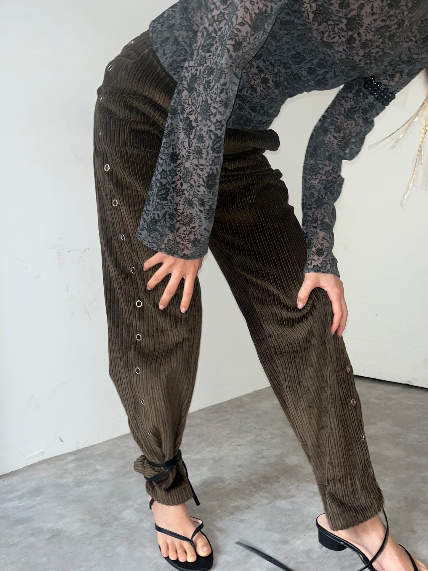CORDUROY EYELETS PANT